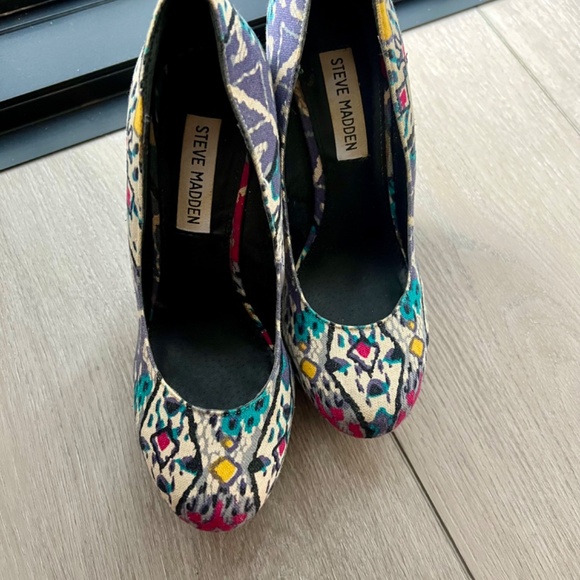 Colourful Retro Platform Wedge - Picture 2 of 4